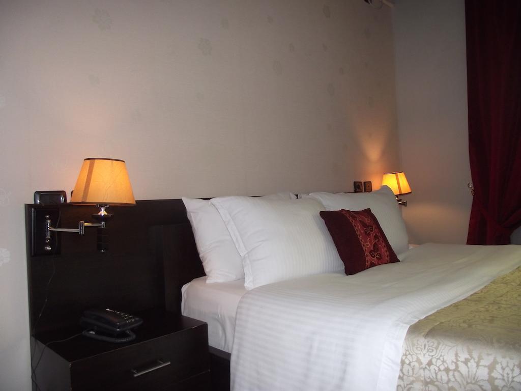 Hotel Eagle 地拉那 外观 照片