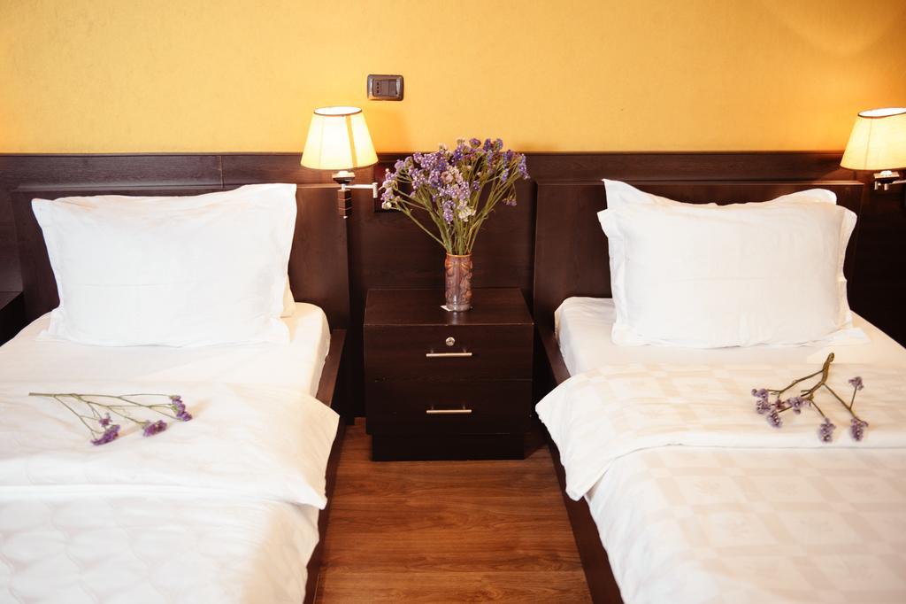 Hotel Eagle 地拉那 外观 照片