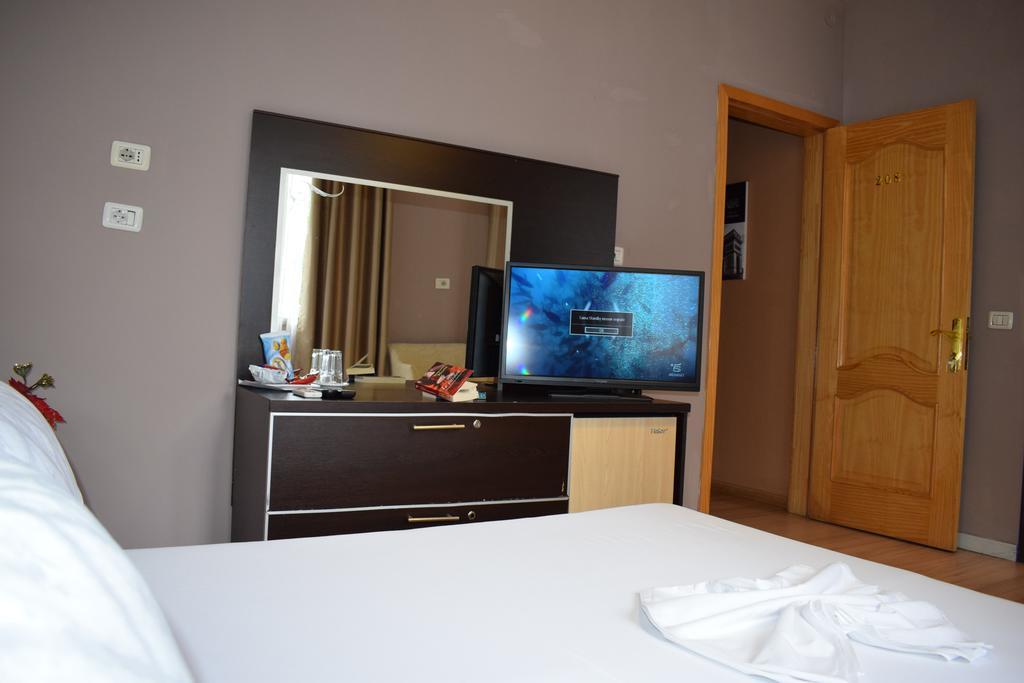Hotel Eagle 地拉那 外观 照片