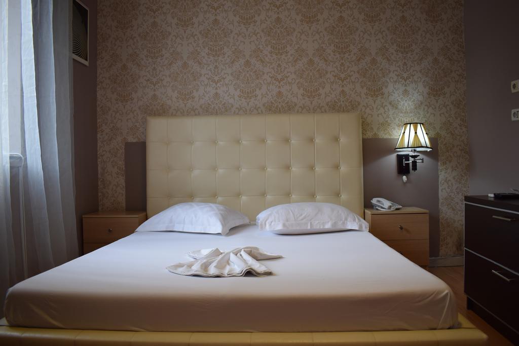 Hotel Eagle 地拉那 外观 照片